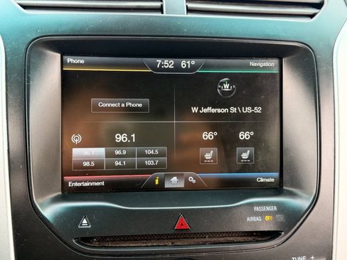 Used 2015 Ford Explorer XLT w/ Equipment Group 202A AWD/4WD image 38