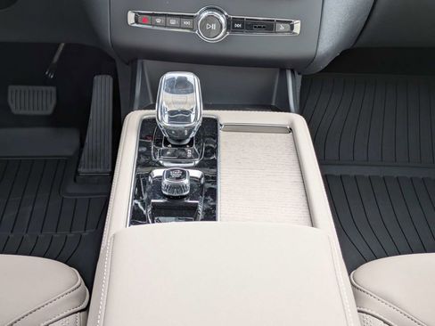 New 2026 Volvo XC90 B6 Plus w/ Protection Package Premier AWD/4WD image 25