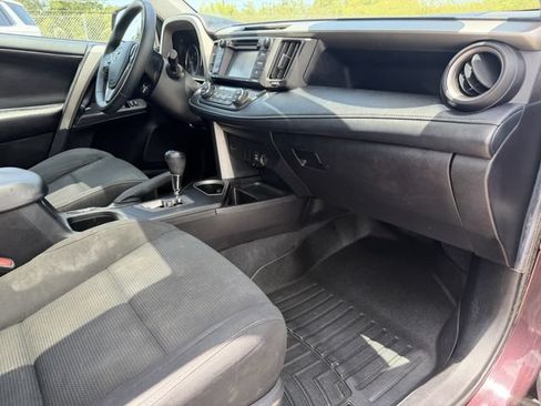 Used 2018 Toyota RAV4 XLE FWD image 17