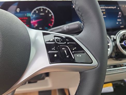 New 2026 Mercedes-Benz GLB 250 4MATIC image 18