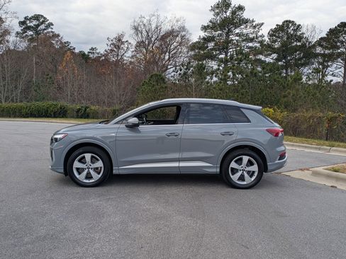 Used 2023 Audi Q4 e-tron Premium w/ Convenience Package image 8