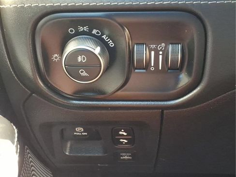 Used 2019 RAM 1500 Limited AWD/4WD image 22