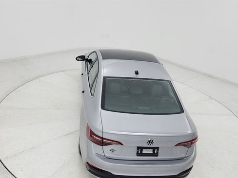 Used 2024 Volkswagen Jetta SE FWD image 16
