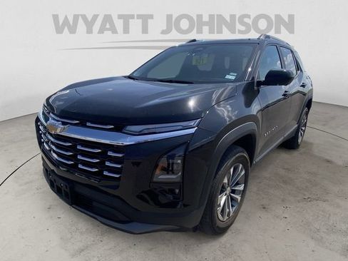 Used 2025 Chevrolet Equinox LT w/ Convenience Package II FWD image 1
