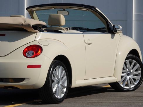 Used 2008 Volkswagen Beetle SE FWD image 54