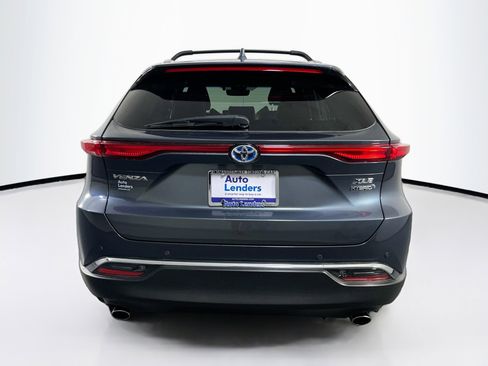 Used 2022 Toyota Venza XLE image 6