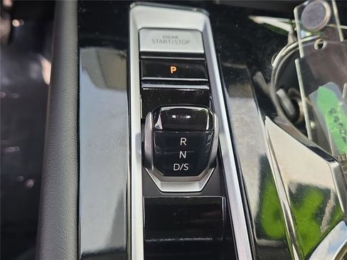 Used 2024 Volkswagen Atlas SE w/ Panoramic Sunroof Package image 24