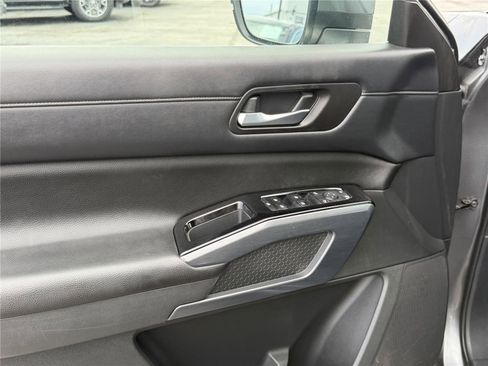 Used 2023 Nissan Pathfinder SL FWD image 12