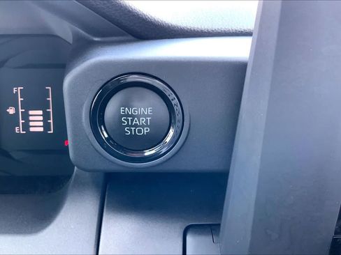 Used 2025 Toyota Tacoma SR AWD/4WD image 36