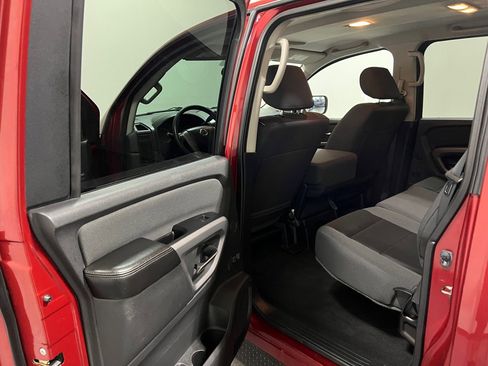 Used 2015 Nissan Titan S image 9