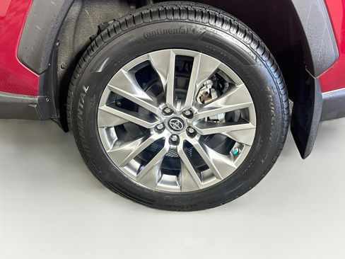 Used 2019 Toyota RAV4 Limited w/ Carpet Mat Package FWD image 11
