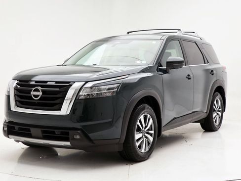 Used 2023 Nissan Pathfinder SL w/ Cargo Package AWD/4WD image 2
