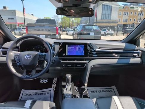 Used 2025 Toyota Camry SE FWD image 11