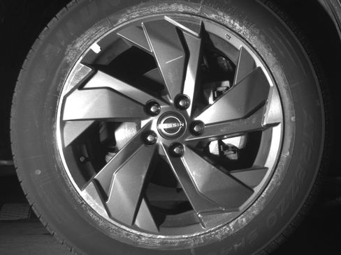 Used 2025 Nissan Rogue SV FWD image 13