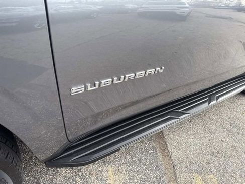 Used 2021 Chevrolet Suburban LT w/ LT Signature Package image 14