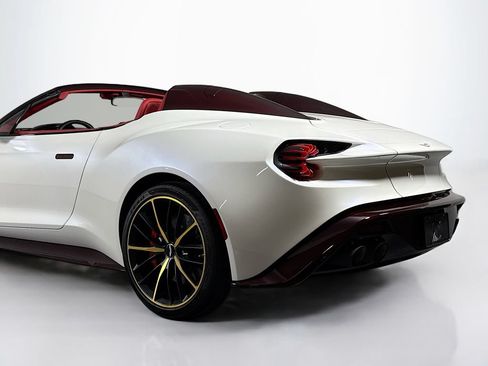 Used 2018 Aston Martin Vanquish Zagato RWD image 26
