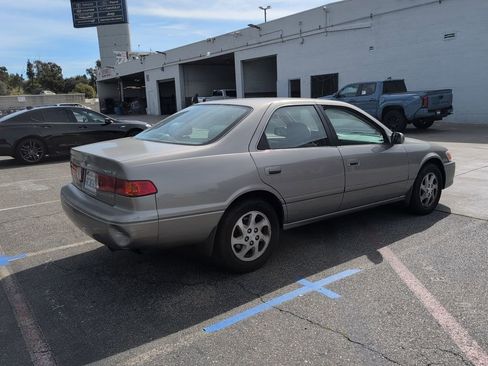 Used 2000 Toyota Camry LE image 3