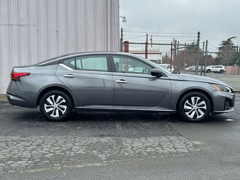 Used 2025 Nissan Altima 2.5 S image 3