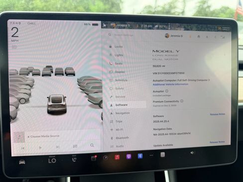 Used 2021 Tesla Model Y Long Range image 33