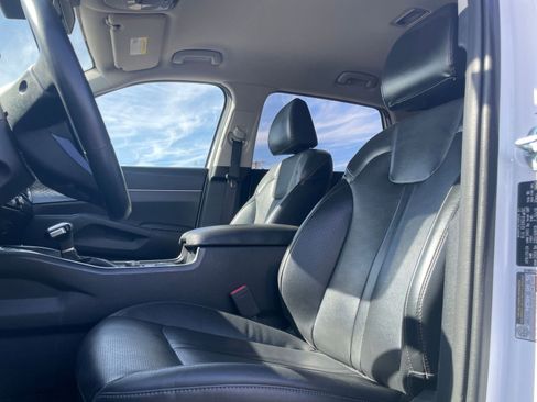 Used 2024 Kia Sorento S image 29