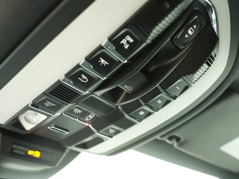 Certified 2026 Porsche Macan AWD/4WD image 39