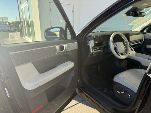 Used 2024 Hyundai Santa Fe Limited image 13