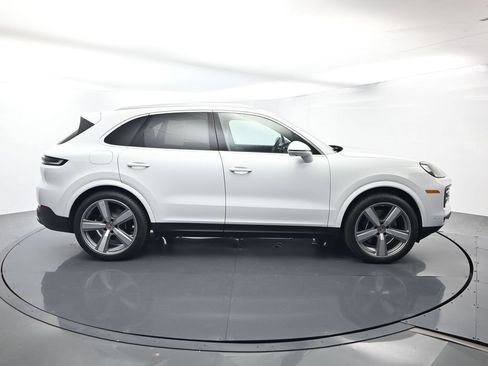 Certified 2025 Porsche Cayenne AWD/4WD image 16