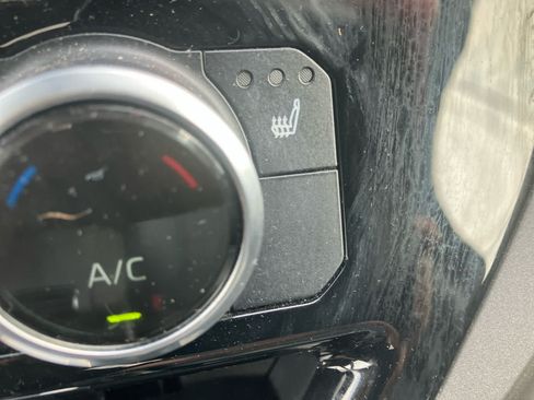 Used 2020 Toyota Highlander XLE AWD/4WD image 28