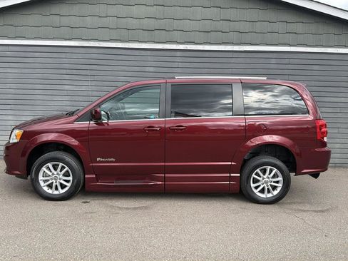 Used 2019 Dodge Grand Caravan SXT FWD image 38