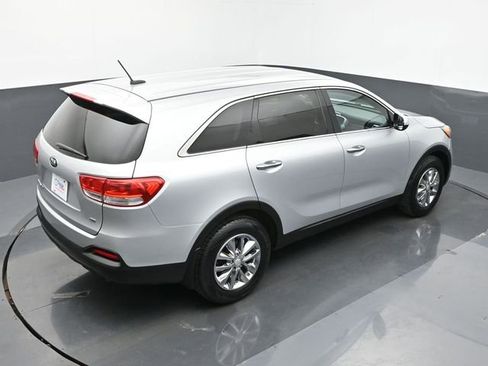 Used 2017 Kia Sorento L image 17