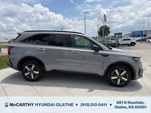 Used 2022 Kia Sorento EX w/ Panoramic Sunroof Package FWD image 17