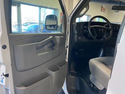 Used 2018 GMC Savana 3500 image 12