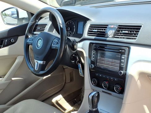Used 2013 Volkswagen Passat 2.5 SE FWD image 12