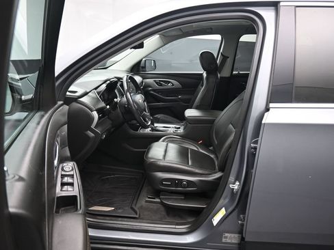 Used 2020 Chevrolet Traverse LT w/ LT Premium Package AWD/4WD image 13
