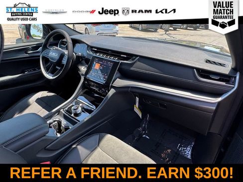 Certified 2025 Jeep Grand Cherokee Altitude AWD/4WD image 31