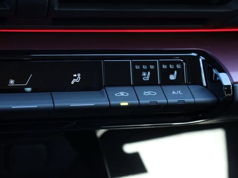 New 2026 Toyota Prius Plug-In Hybrid FWD image 4