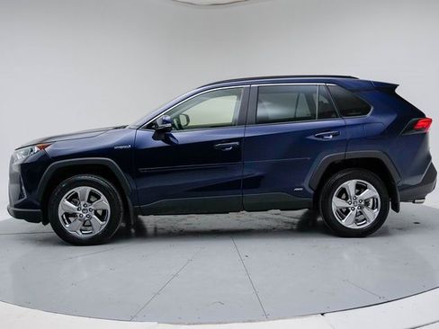 Used 2021 Toyota RAV4 XLE Premium image 2