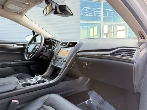Used 2018 Ford Fusion SE w/ Equipment Group 602A FWD image 20