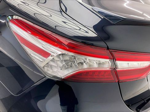 Used 2018 Toyota Camry XLE image 29