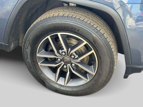 Used 2020 Jeep Grand Cherokee Limited AWD/4WD image 9