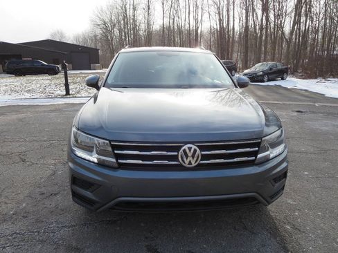 Used 2020 Volkswagen Tiguan SE w/ Panoramic Sunroof Package AWD/4WD image 3