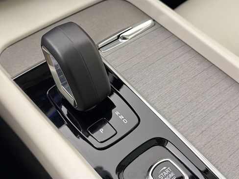 Certified 2023 Volvo XC60 B5 Plus w/ Protection Package Premier FWD image 18