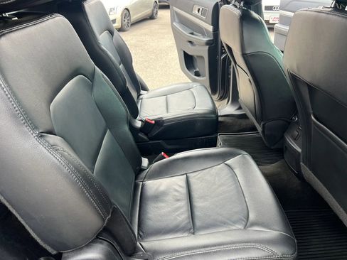 Used 2016 Ford Explorer XLT w/ Equipment Group 202A AWD/4WD image 25