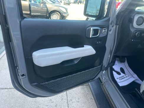 Used 2023 Jeep Wrangler Unlimited Sahara AWD/4WD image 18