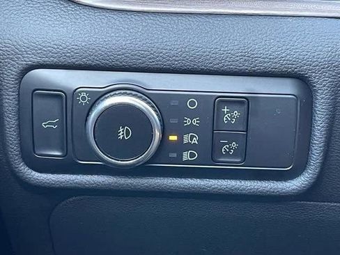 Used 2023 Ford Explorer Limited image 18