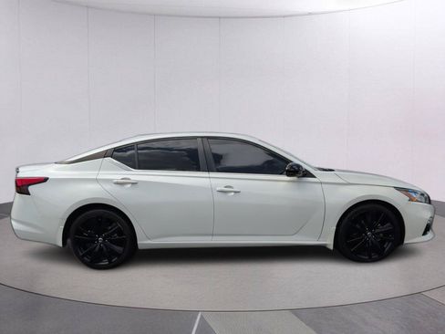Used 2022 Nissan Altima 2.5 SR w/ Midnight Edition Package FWD image 6