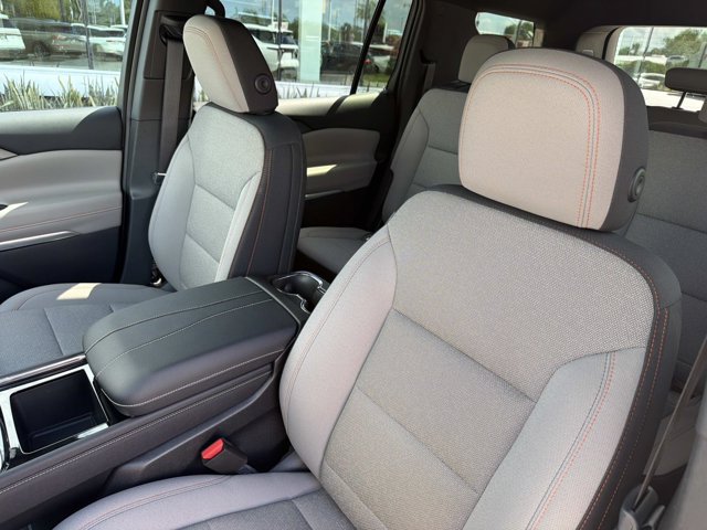 Used 2026 Chevrolet Traverse LT FWD image 13