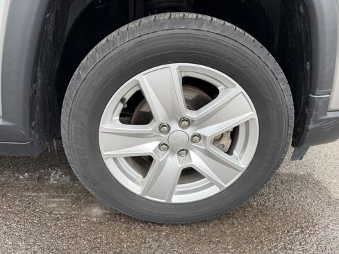 Used 2022 Jeep Compass Latitude w/ Sun and Sound Group image 3