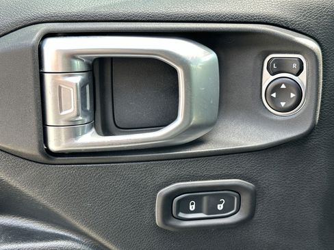 Used 2018 Jeep Wrangler Unlimited Sport S AWD/4WD image 42