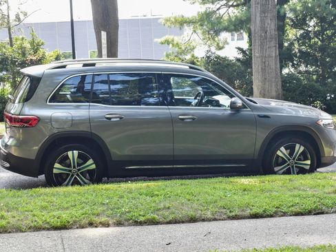 Used 2022 Mercedes-Benz EQB 350 4MATIC image 10